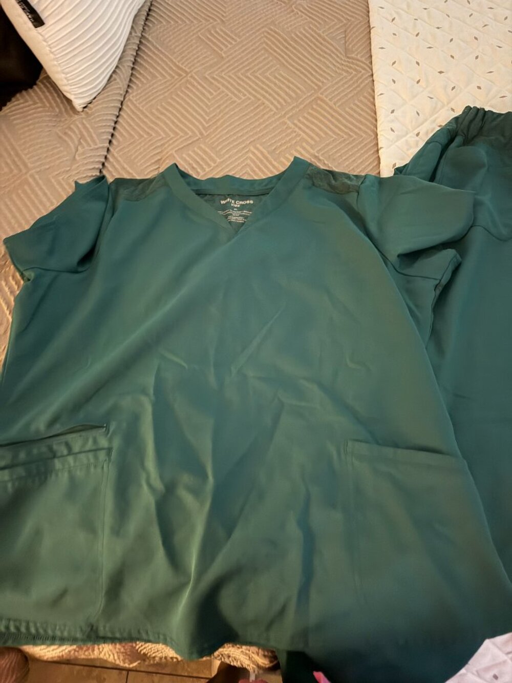 White Cross Vibe Scrub Set (Hunter Green, XL)